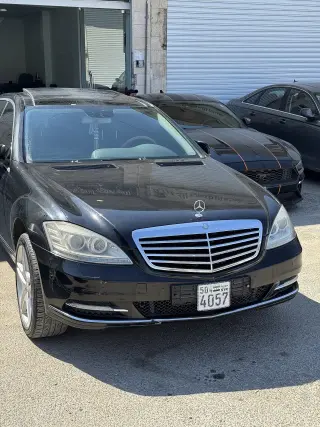 مرسيدس S350 سيدان أسود 2010 بسقف بانورامي ومقاعد جلدية في البياضة، حمص