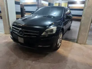 مرسيدس R300 موديل 2011 بمحرك 3600 سي سي وسقف بانورامي في الضمير