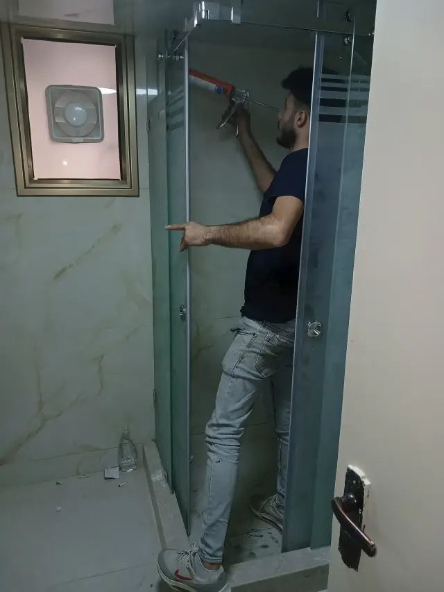 بكدوشات فرنسية جديدة بزجاج سكوريت سميك لحمامك في كفر بطنا - صورة 6
