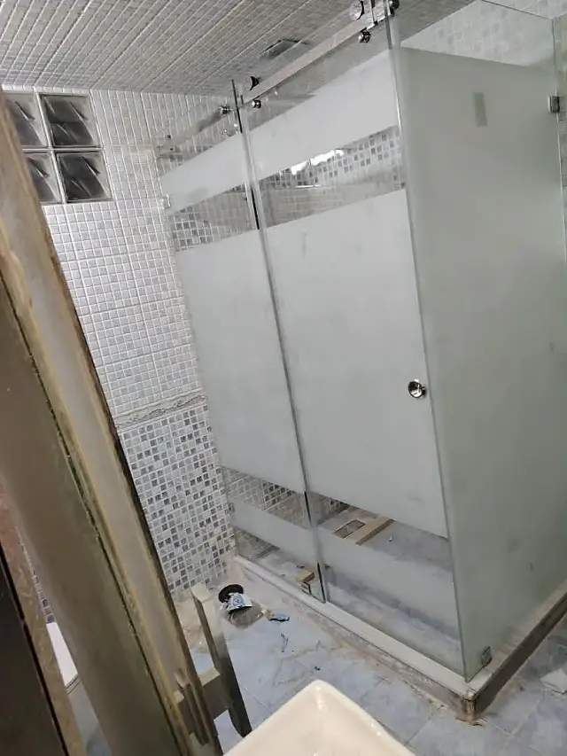 بكدوشات فرنسية جديدة بزجاج سكوريت سميك لحمامك في كفر بطنا - صورة 2