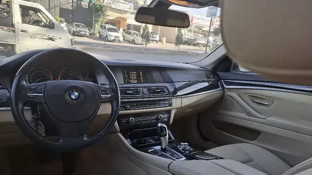 بي ام دبليو الفئة 5 سيدان موديل 2013 بمحرك 2000 سي سي وناقل أوتوماتيك في البرامكة - صورة 7