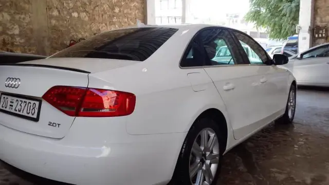 أودي A4 سيدان 2004 بيضاء بمحرك بنزين 2000 سي سي وعداد 90 ألف كم في الزهراء بحلب - صورة 3