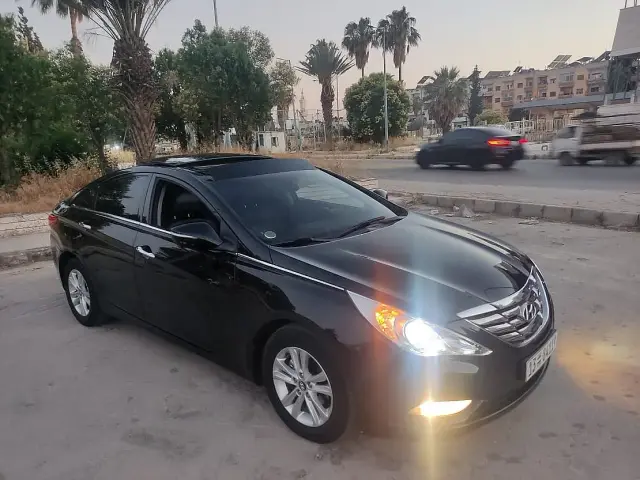هيونداي سوناتا سيدان 2012 أسود بسقف بانورامي في حمص - الفردوس
