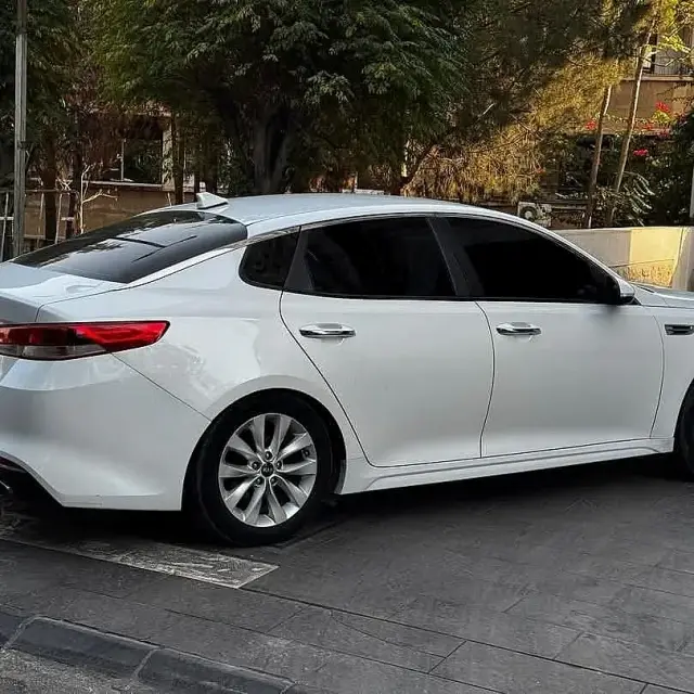 كيا K5 سيدان 2018 بيضاء بنزين أوتوماتيك للإيجار الشهري في قطنا - صورة 4