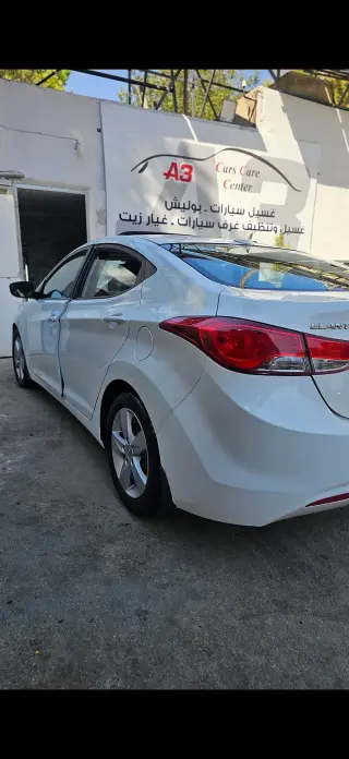 هيونداي النترا 2014 بيضاء أوتوماتيك بمقاعد جلدية ومدفأة للإيجار اليومي في العزيزية