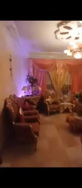 شقة بست غرف و260 م² في الفرقان بحلب، بحمامين وواجهتين غربية وشمالية - صورة 2