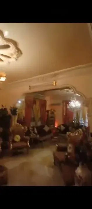 شقة بست غرف و260 م² في الفرقان بحلب، بحمامين وواجهتين غربية وشمالية