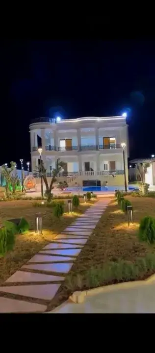 فيلا من طابقين بمساحة 1300 م² في خان العسل بحلب، جاهزة للسكن