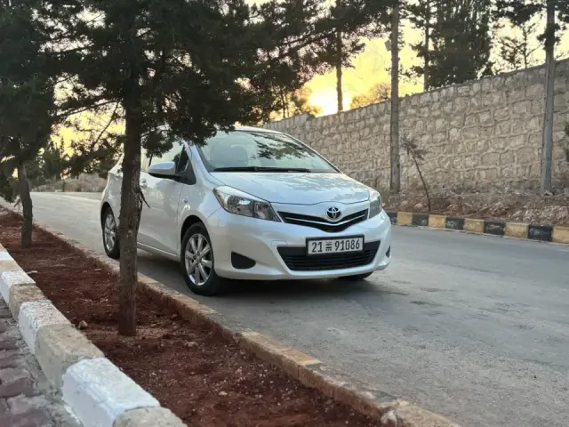 تويوتا يارس سيدان 2014 أوتوماتيك بمحرك 1300 سي سي في حلب - صورة 4