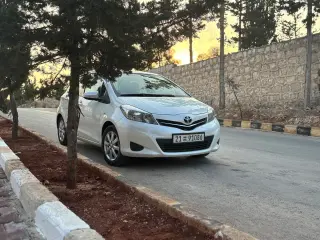 تويوتا يارس هاتشباك 2014 بيضاء أوتوماتيك في حلب الجديدة