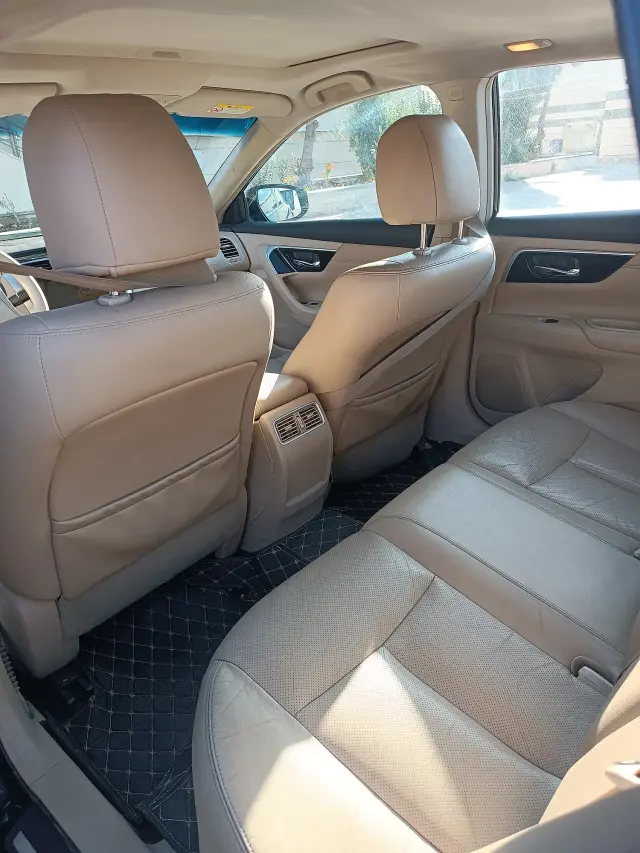 نيسان مكسيما سيدان 2017 سوداء بمقاعد جلدية ونظام Apple CarPlay في الغوطة، حمص - صورة 5