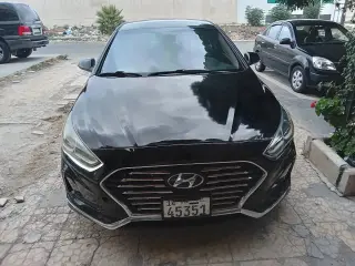 هيونداي سوناتا سيدان 2019 سوداء بمقاعد جلدية وكاميرا خلفية في حمص