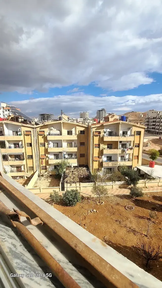 شقة بمساحة 90 م² في الجزيرة 2 بقدسيا، طابق رابع، غرفتا نوم وبلكون ومصعد - صورة 4