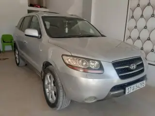 هيونداي سانتافي 2007 دفع رباعي بمحرك مازوت 200 حصان وجلد وفتحة سقف في التل
