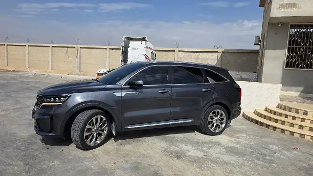 كيا سورينتو 2021 رمادية بمحرك 2200 سي سي ودفع رباعي في المليحة
